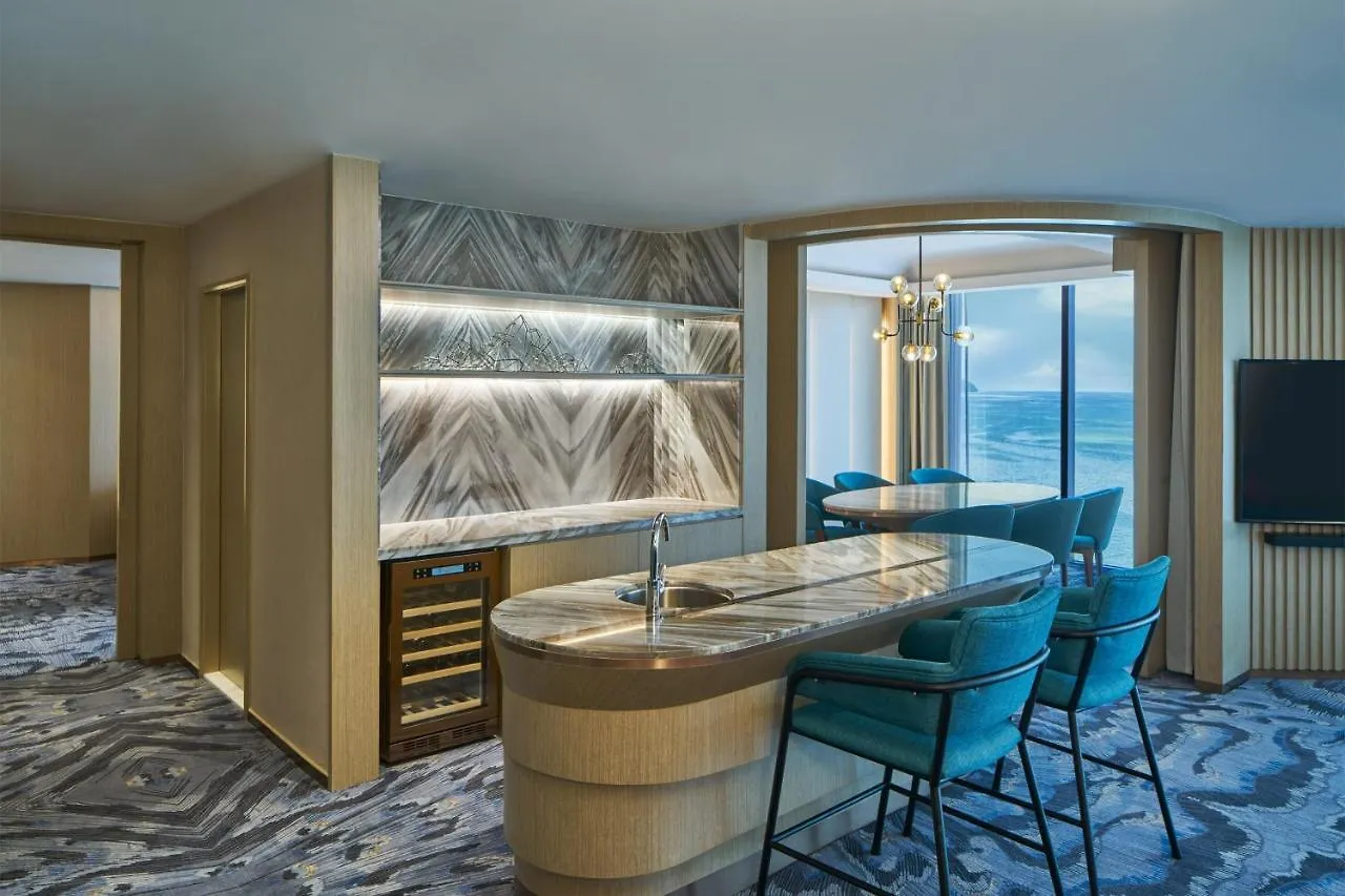 Le Meridien Kota Kinabalu 5*,